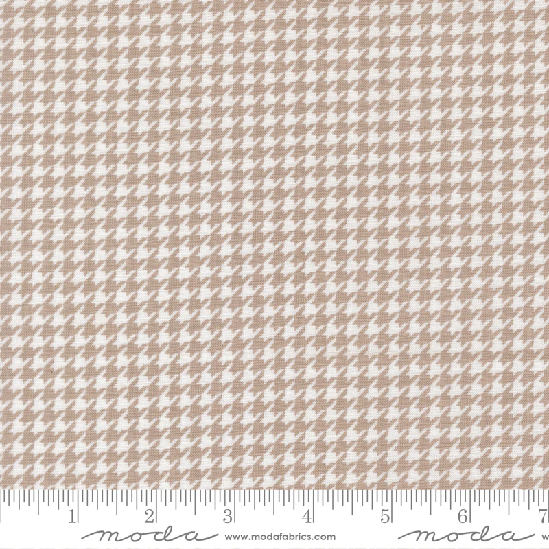 Moda Delightfully Yours 37702 20 Stone Houndstooth By The Yard