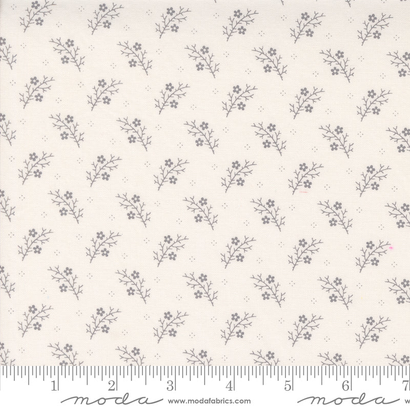 Moda Pre-Cut 40 Piece 2 1/2" Strips Jelly Roll - Itty Bitty BG Gatherings - Image 8